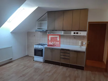 Pronájem nezařízeného cihlového bytu 2+1 o velikosti 65 m², v Olomouci na ulici Dlouhá