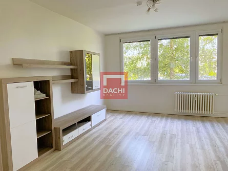 Nabízíme prostorný panelový byt 4+1 v oblíbené lokalitě Olomouc-Lazce